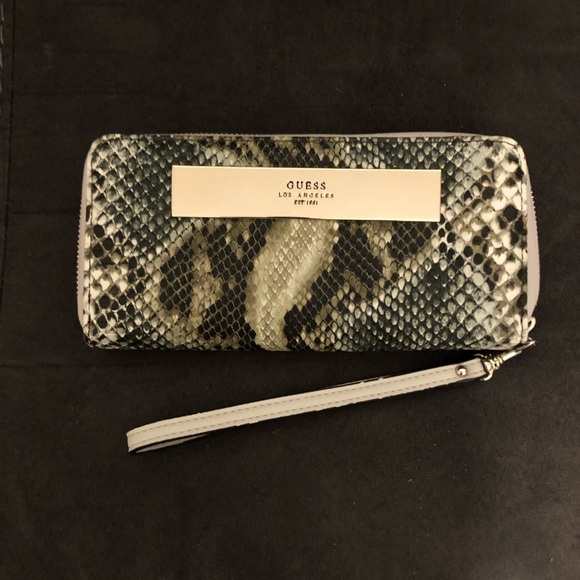 Guess Wristlet/Large Wallet - Picture 1 of 2